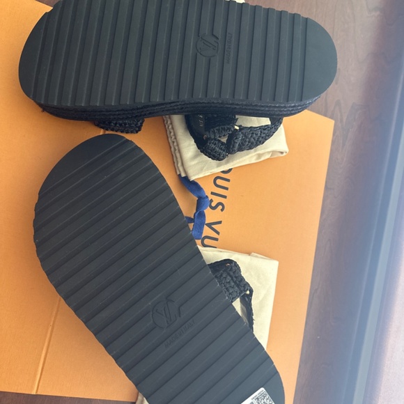 Louis Vuitton Cordoba Flat Comfort Sandal - Picture 8 of 9